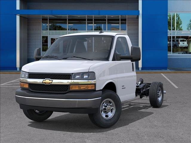 2025 Chevrolet Express Cutaway 3500 photo 4