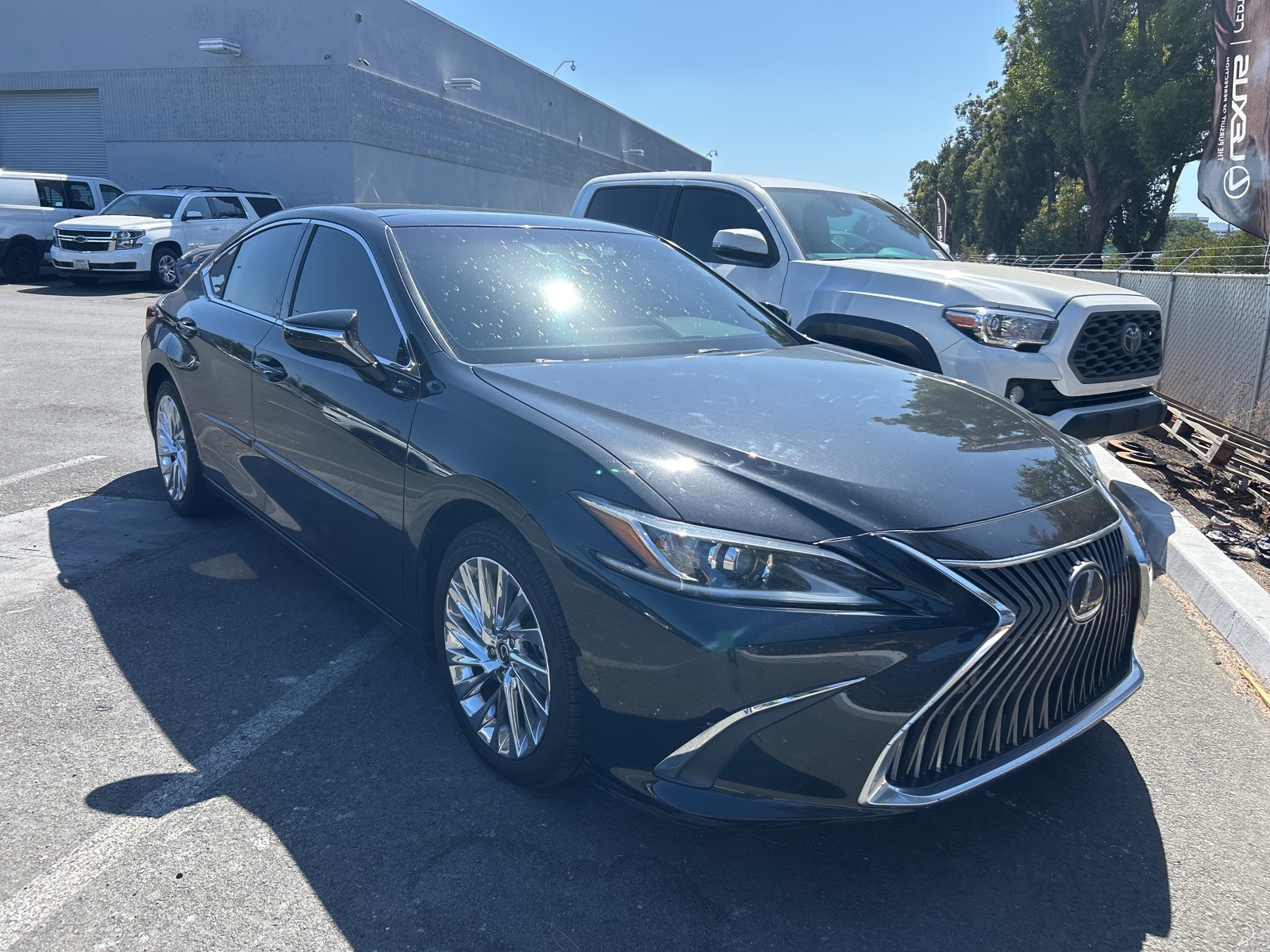 2020 Lexus ES 350 Luxury photo 2