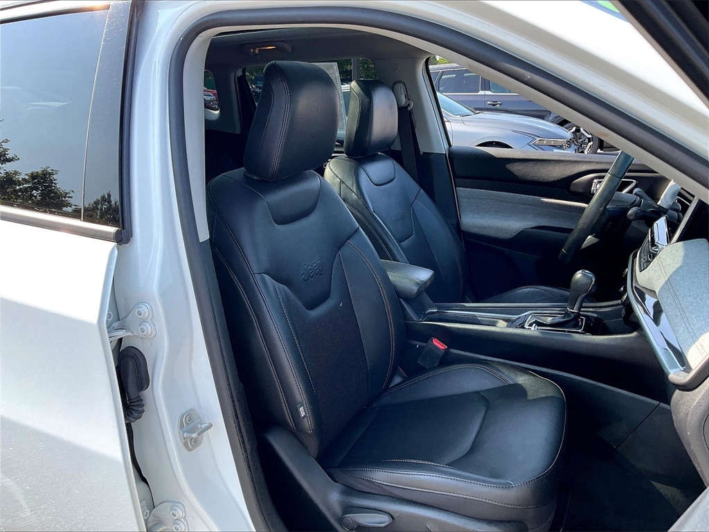 2022 Jeep Compass Latitude Lux photo 10