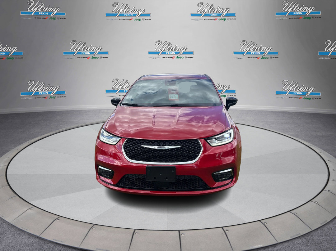 2026 Chrysler Pacifica photo 8
