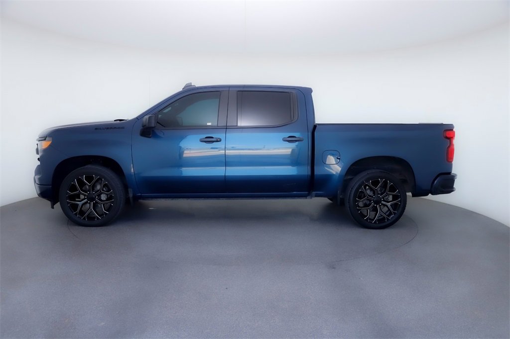 2022 Chevrolet Silverado 1500 Custom photo 2