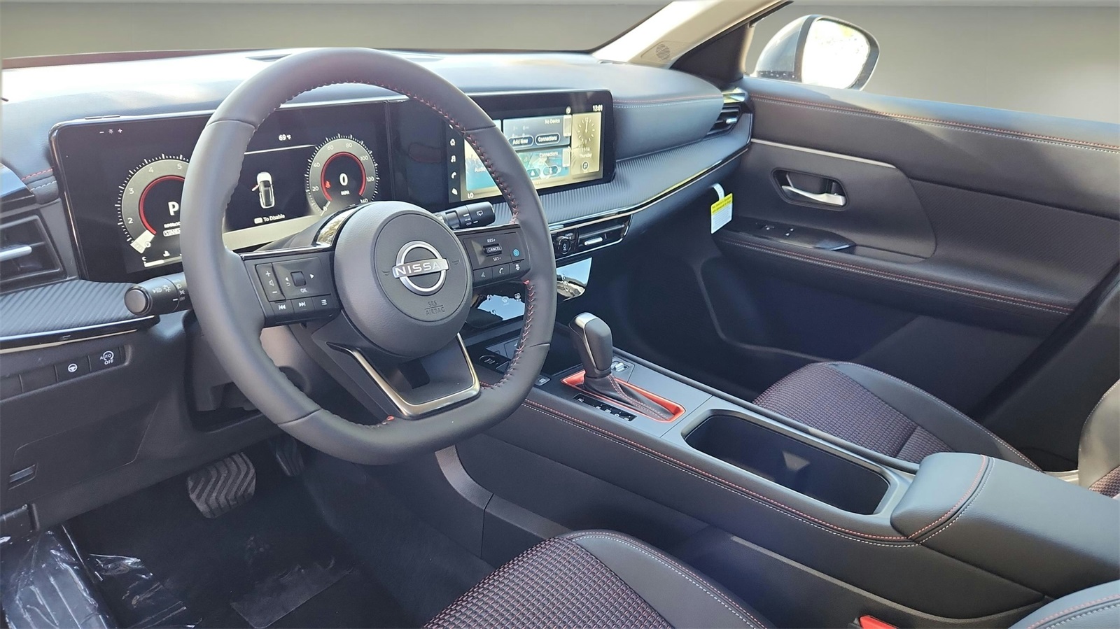 2025 Nissan Kicks SR photo 3