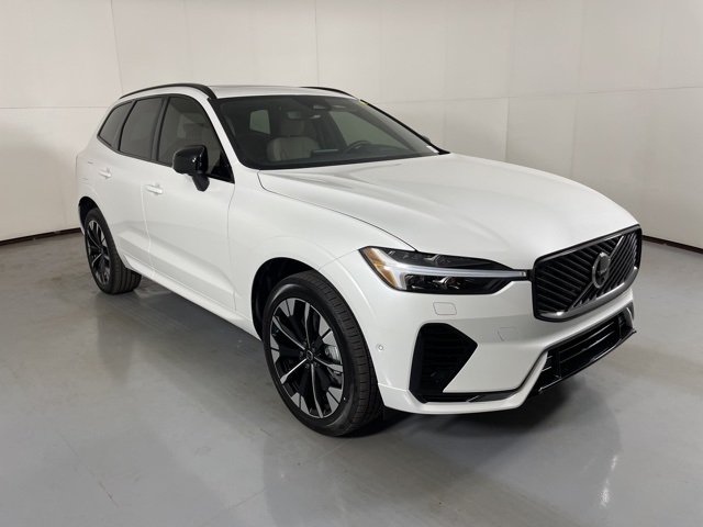 2026 Volvo XC60 Plus photo 2