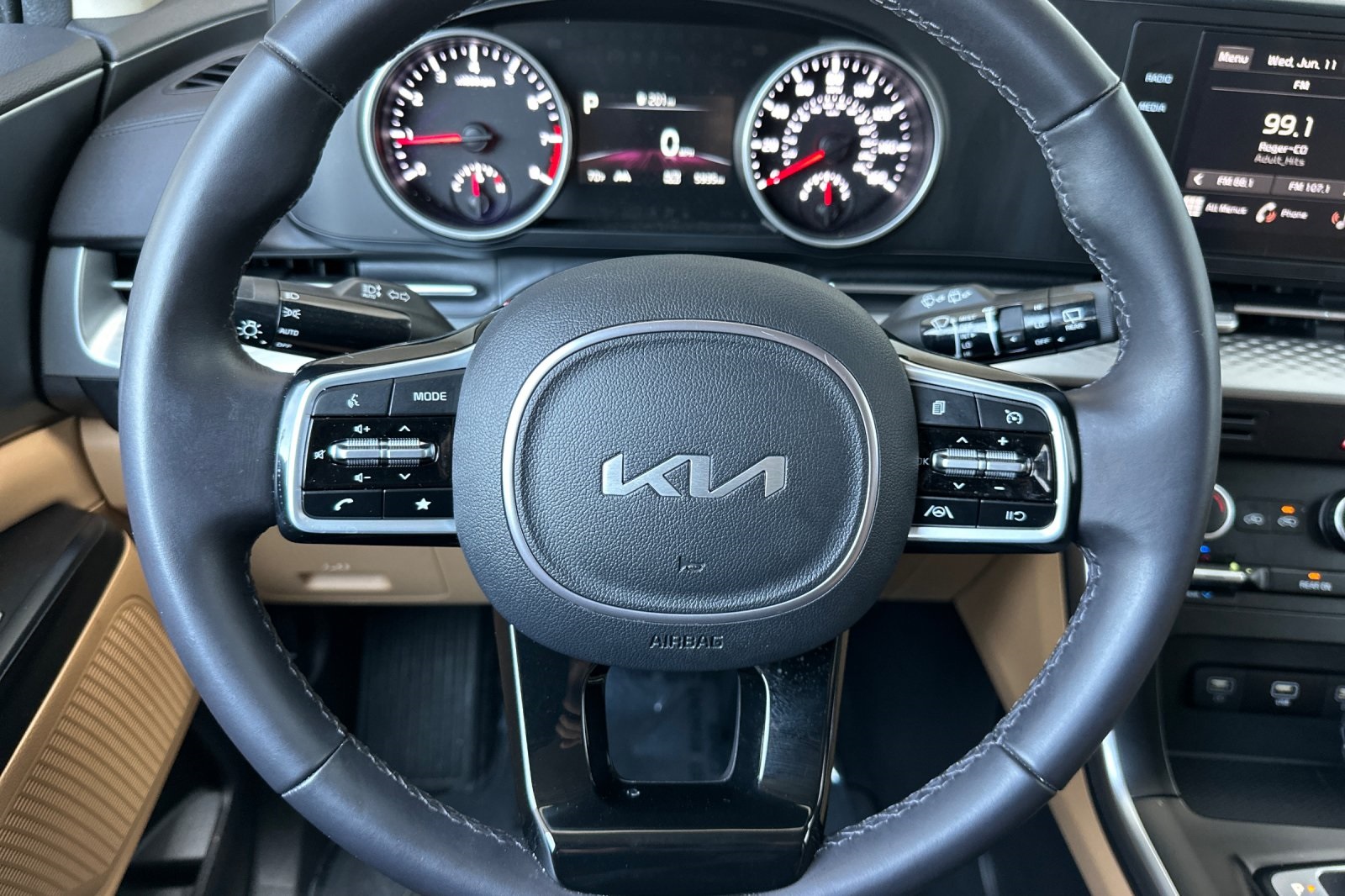 2024 Kia Carnival LX photo 24
