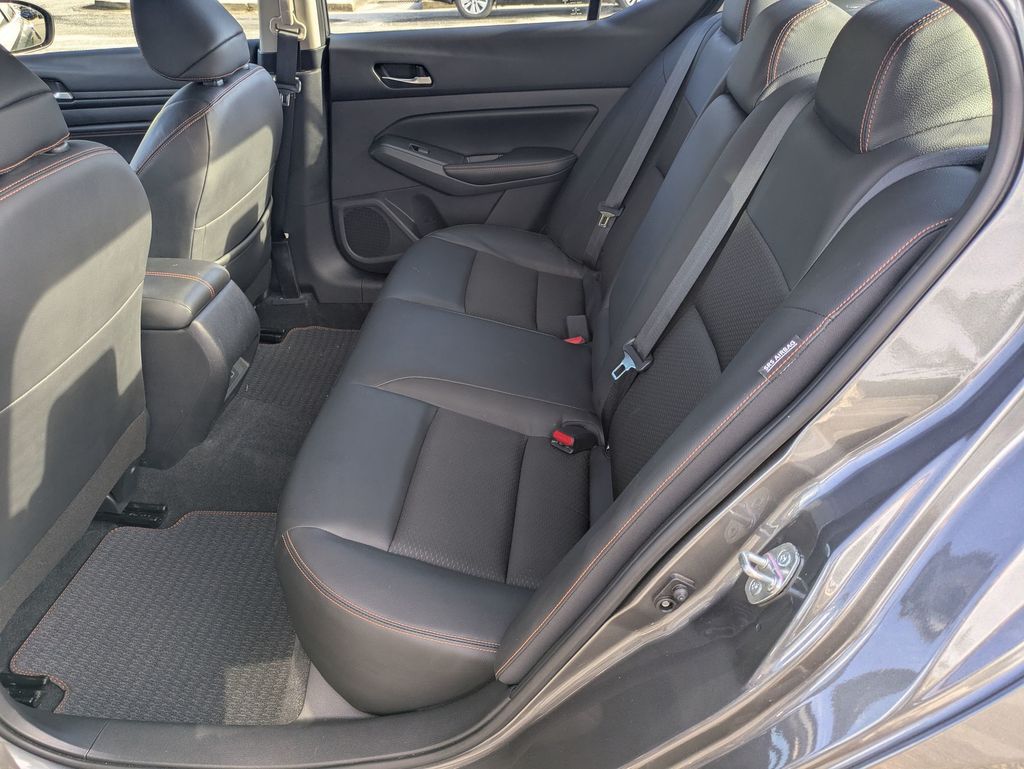 2022 Nissan Altima 2.5 SR photo 22