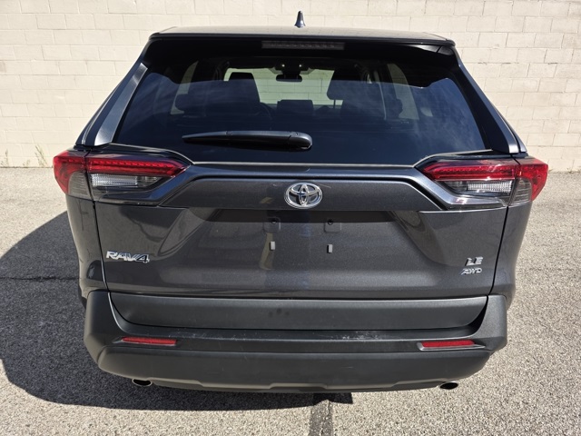 2022 Toyota RAV4 LE photo 4