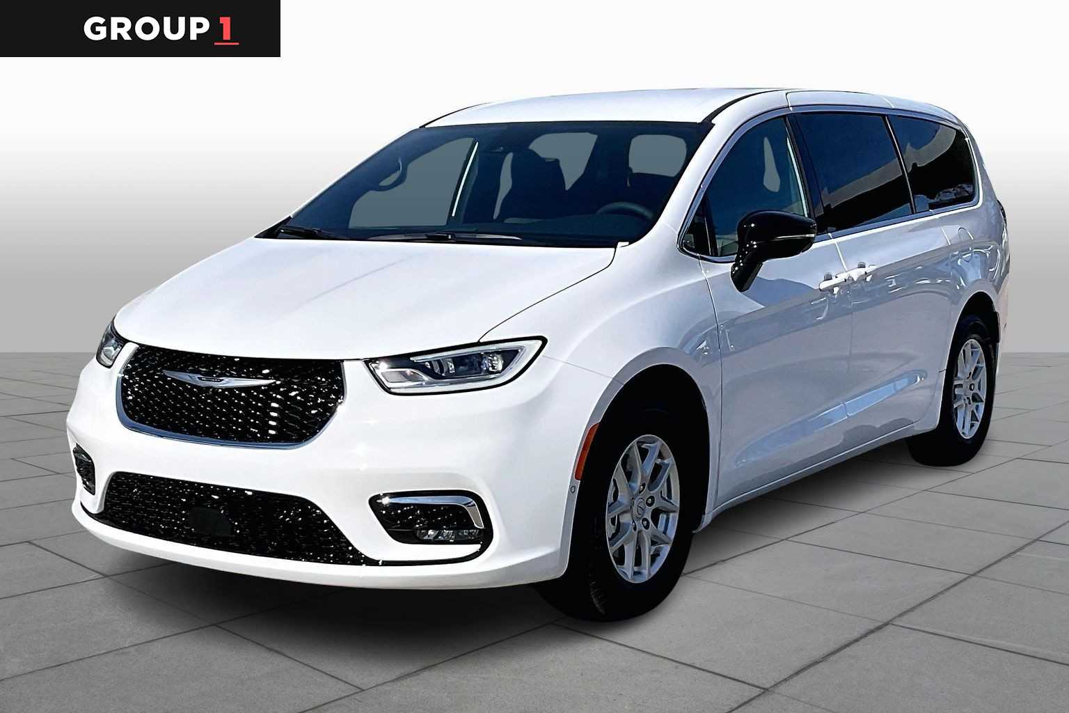 2026 Chrysler Pacifica Select's photo