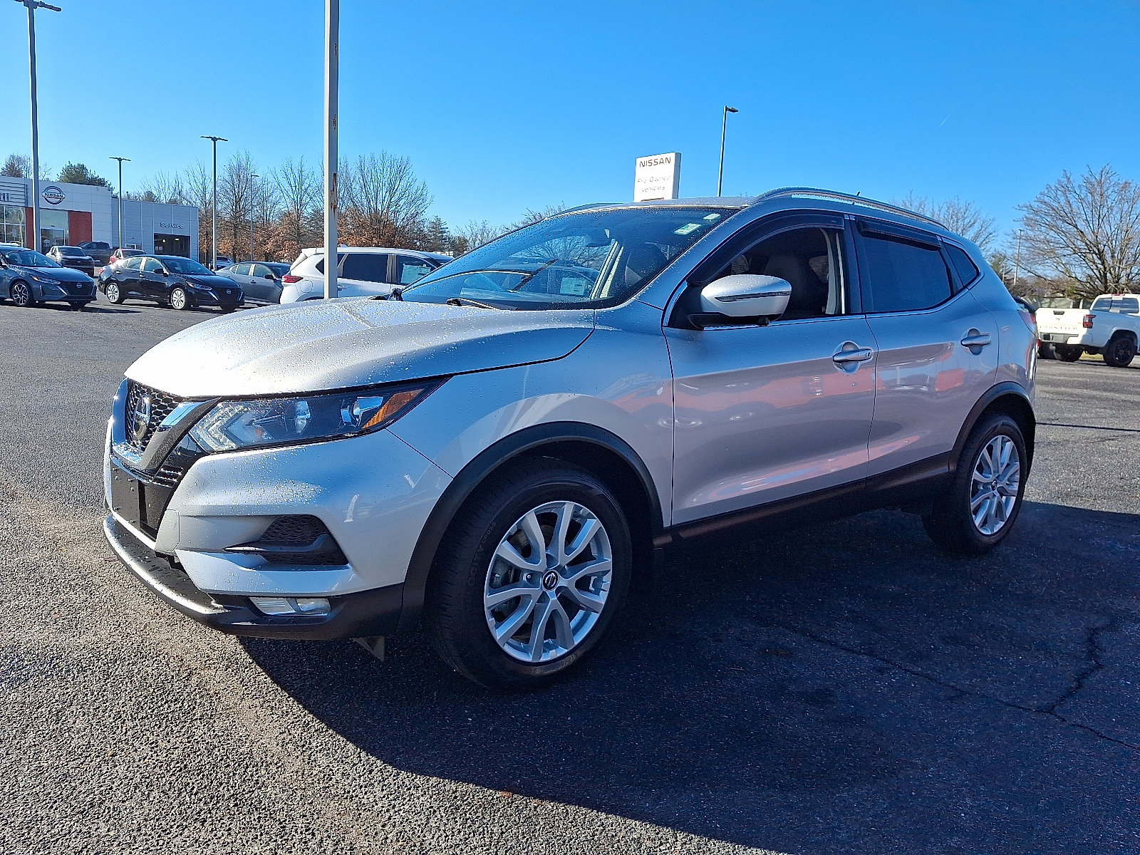 2022 Nissan Rogue Sport SV photo 2