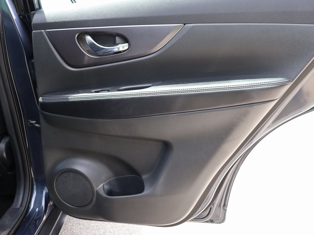 2016 Nissan Rogue S photo 11