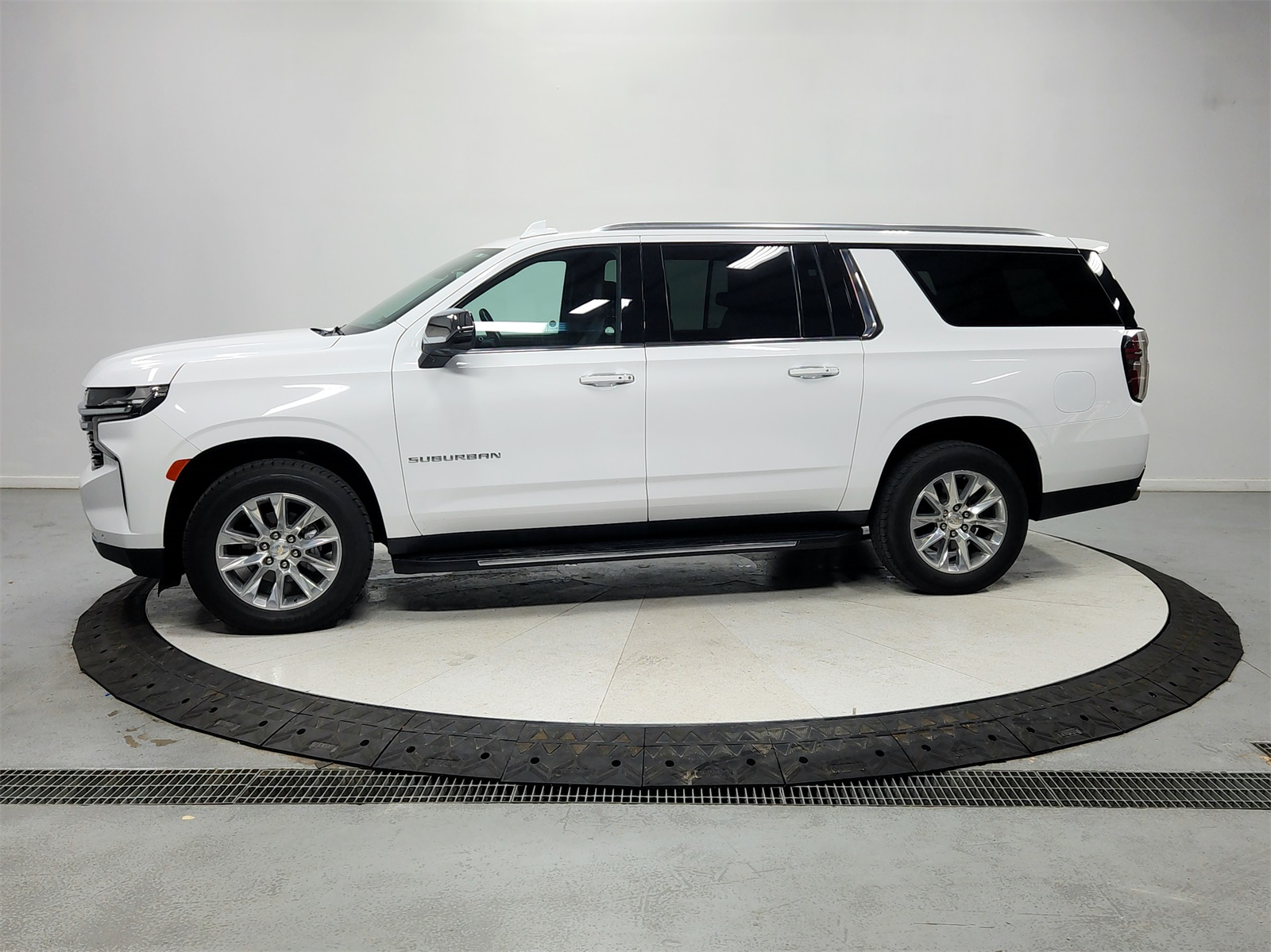 2023 Chevrolet Suburban Premier photo 4