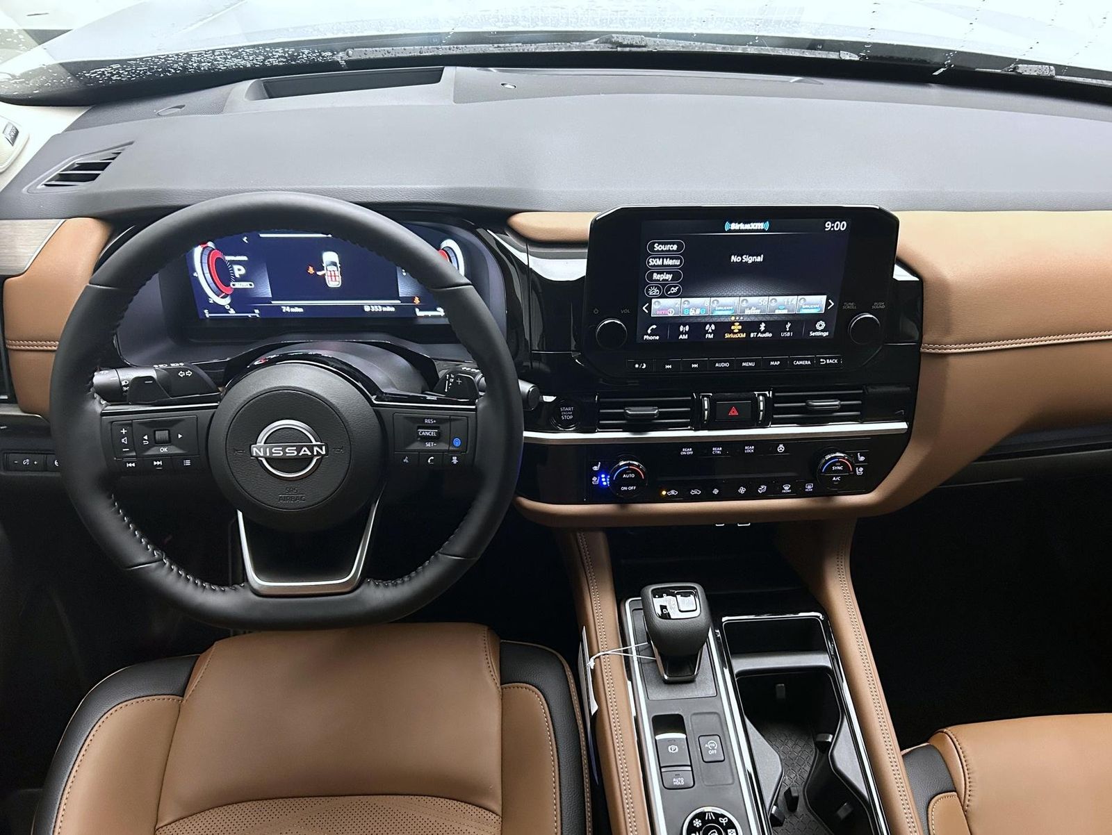 2025 Nissan Pathfinder Platinum photo 11