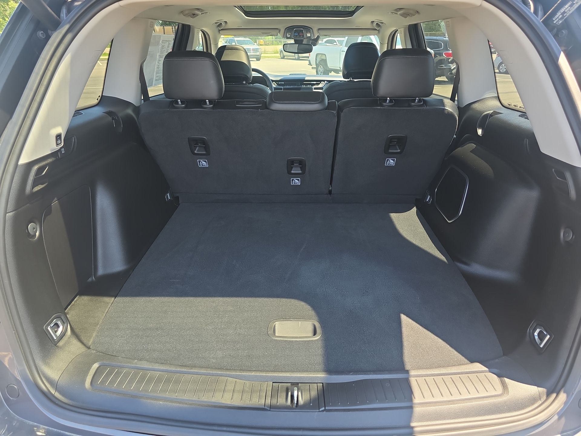 2023 Jeep Cherokee Base photo 59