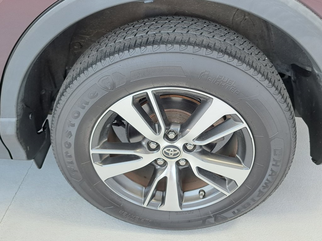 2016 Toyota RAV4 XLE photo 31