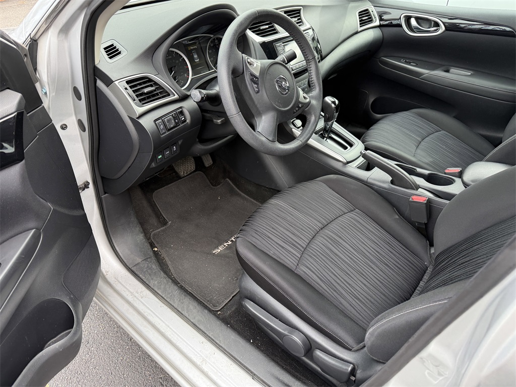 2017 Nissan Sentra SV photo 2