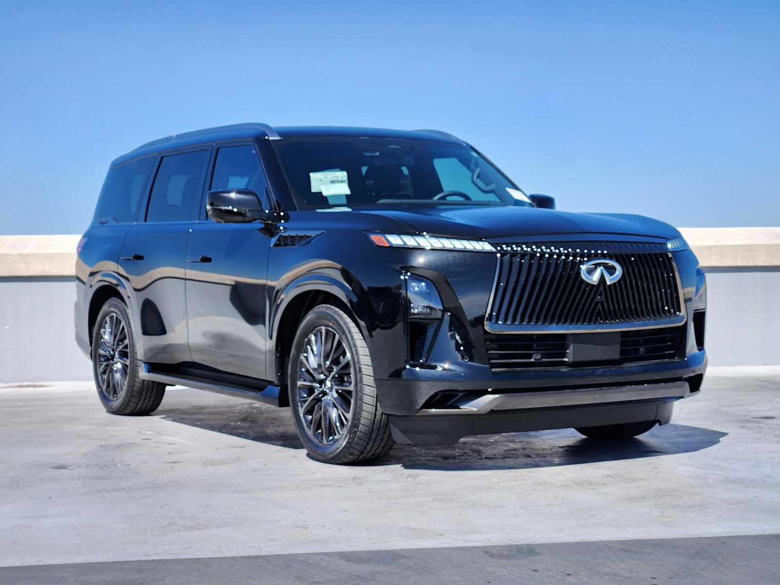 2025 Infiniti QX80 photo 2