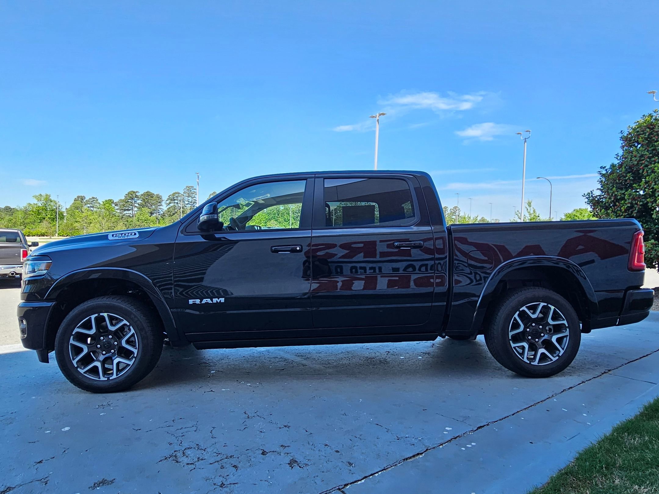 2025 Ram 1500 Laramie photo 4