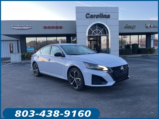 2025 Nissan Altima SR's photo