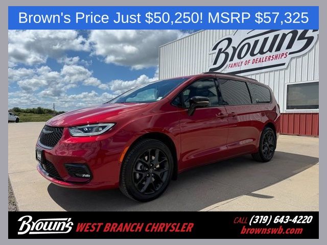 2026 Chrysler Pacifica Limited's photo