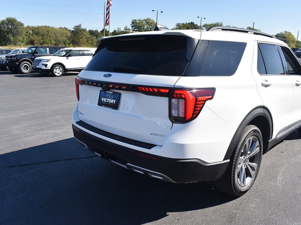 2025 Ford Explorer photo 28