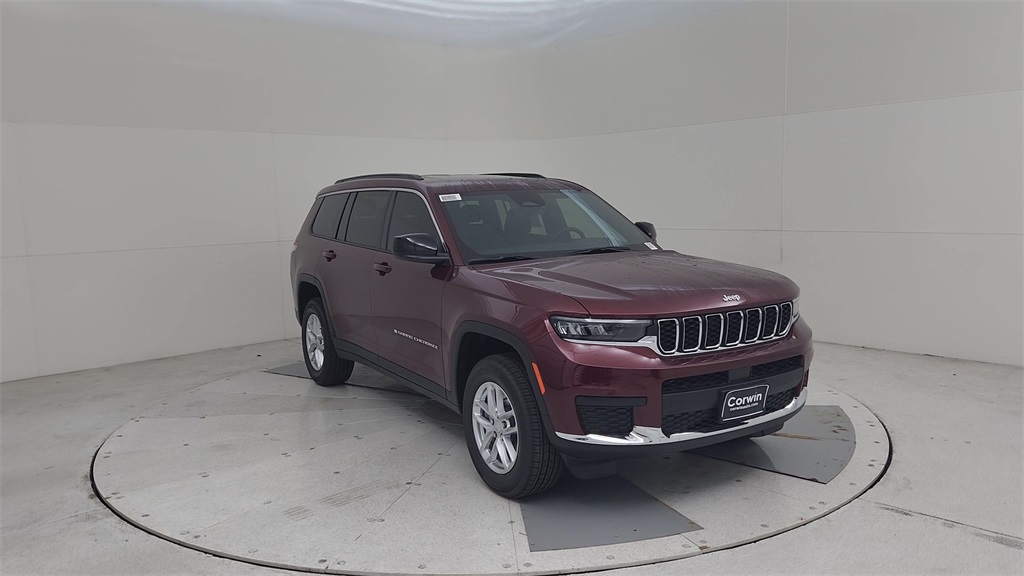 2025 Jeep Grand Cherokee Laredo photo 3