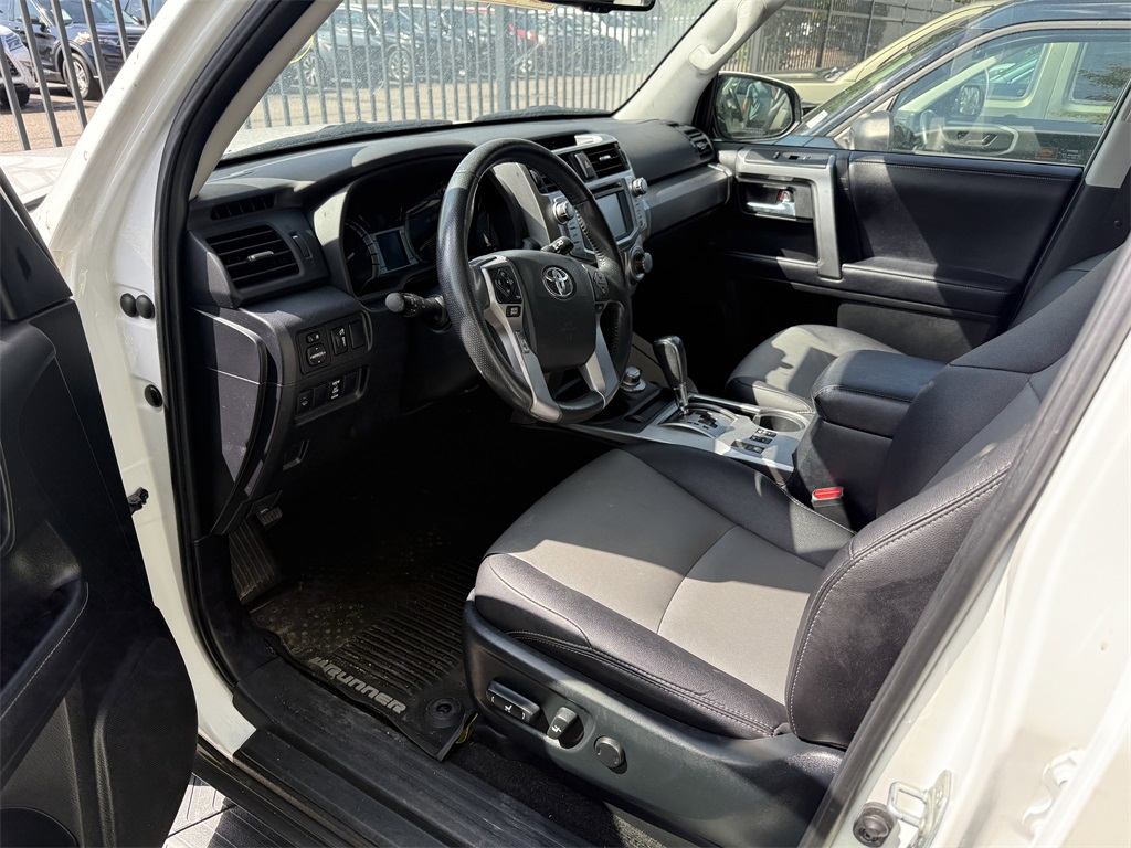 2018 Toyota 4Runner SR5 Premium photo 2