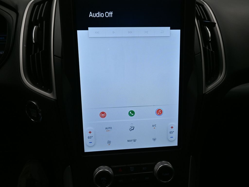 2023 Ford Edge SE photo 3