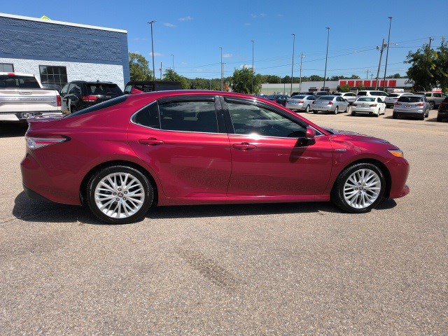 2020 Toyota Camry Hybrid XLE photo 3