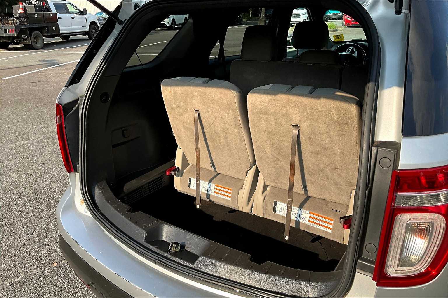 2013 Ford Explorer XLT photo 28