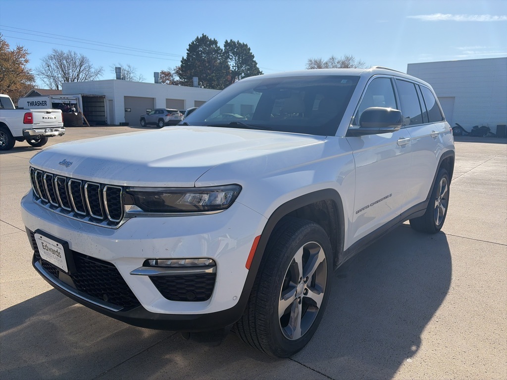 2023 Jeep Grand Cherokee Limited's photo