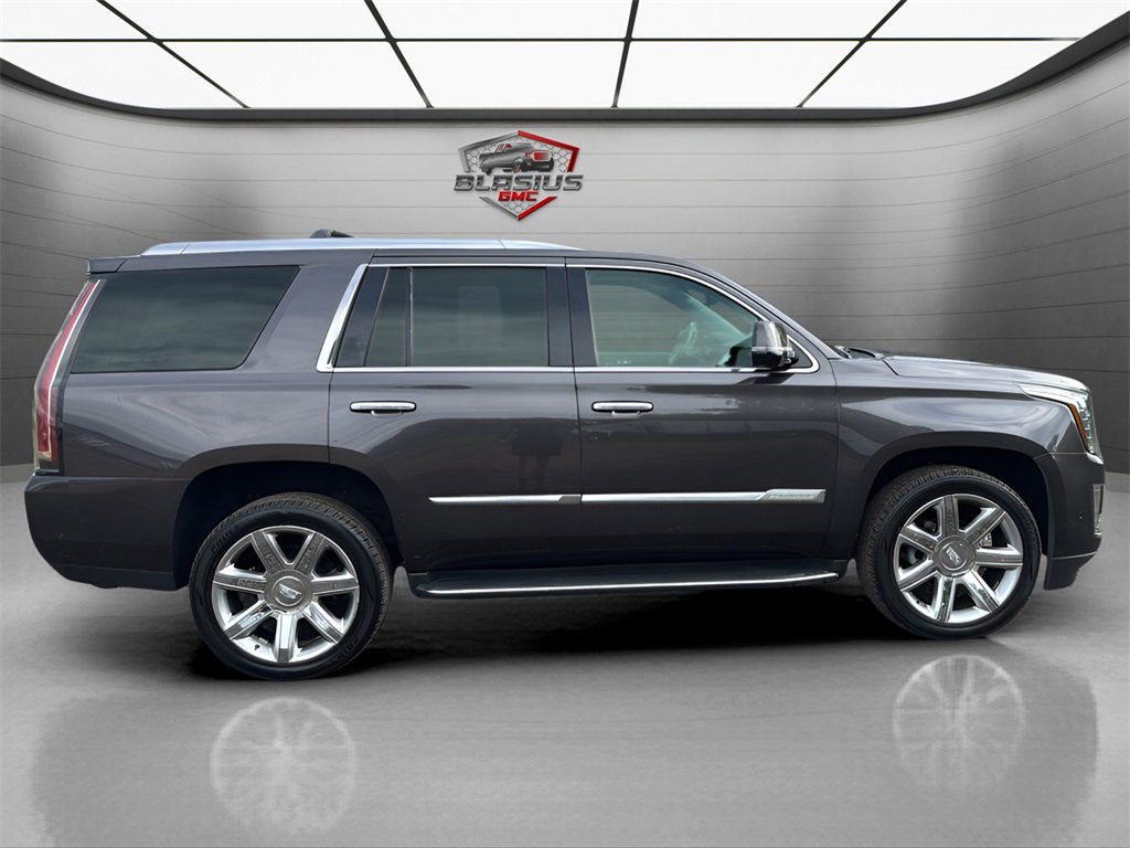 2017 Cadillac Escalade Luxury photo 5