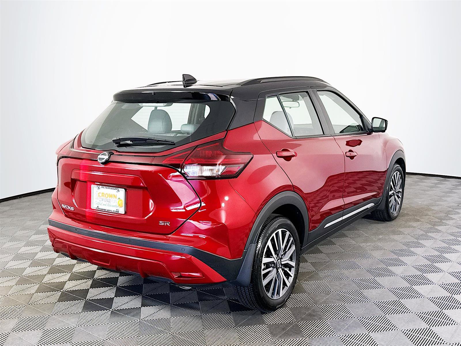 2023 Nissan Kicks SR photo 4