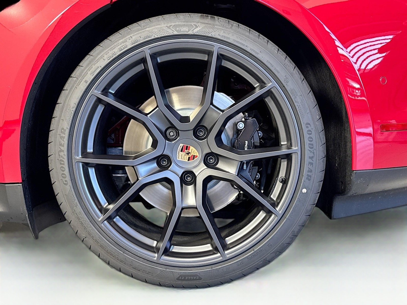 2025 Porsche Taycan GTS photo 24
