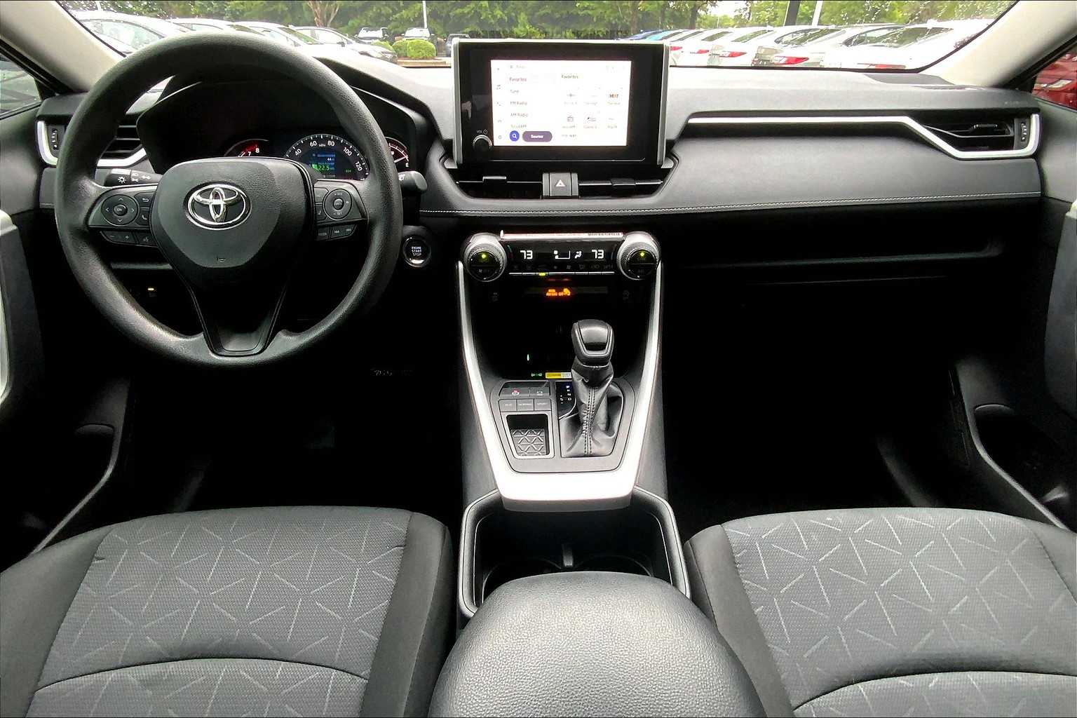 2024 Toyota RAV4 XLE photo 12