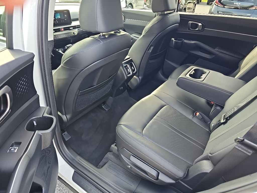 2025 Kia Sorento S photo 15