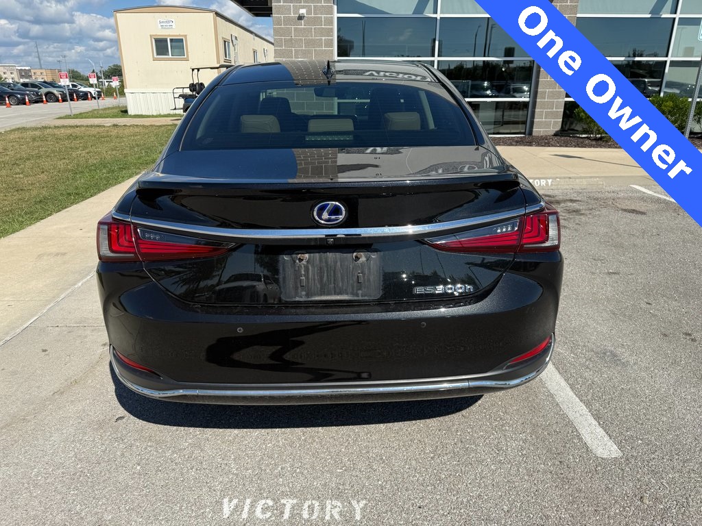 2019 Lexus ES 300h photo 4