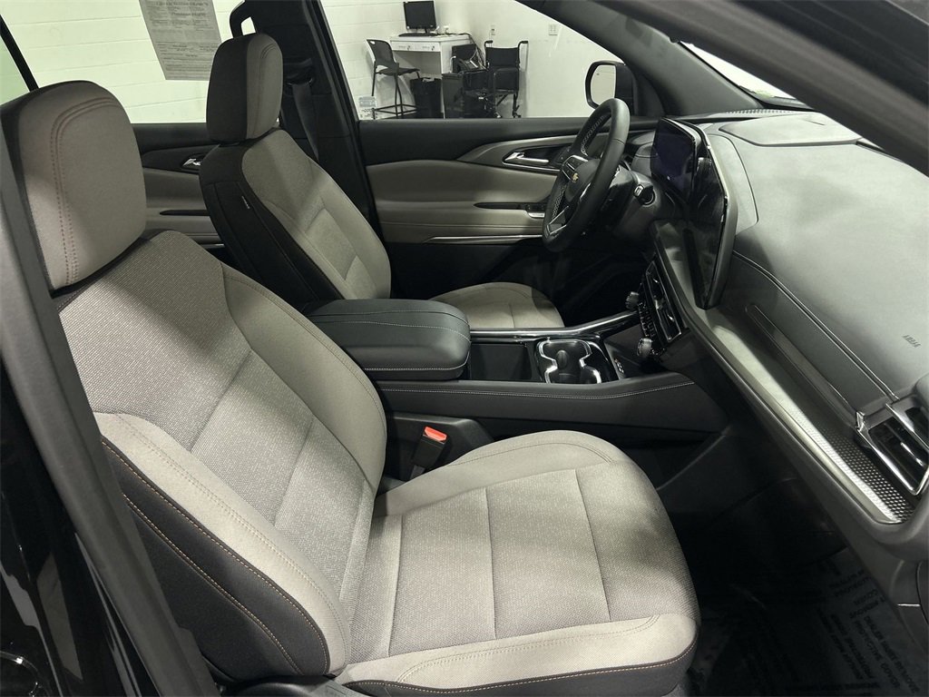 2025 Chevrolet Traverse photo 26