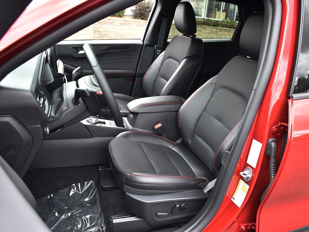 2025 Ford Escape ST-Line photo 5