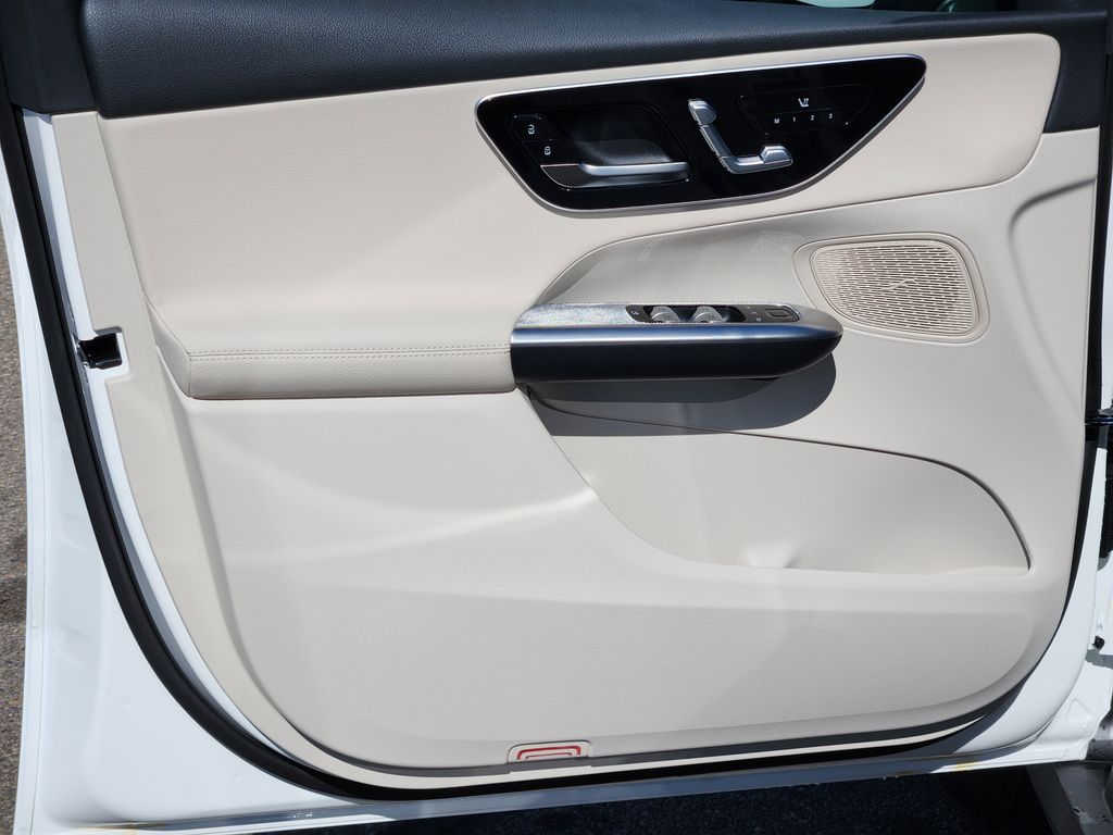 2026 Mercedes Benz GLC 300 4MATIC photo 11