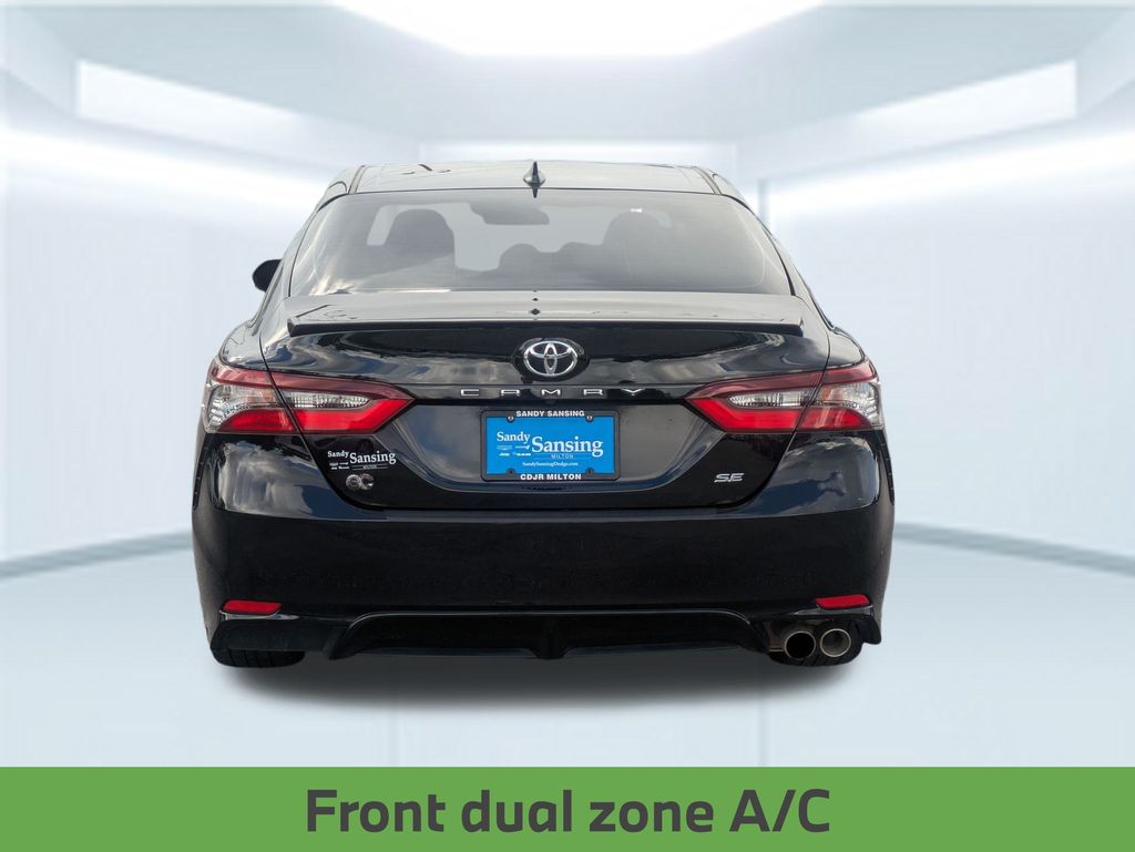 2022 Toyota Camry SE photo 3