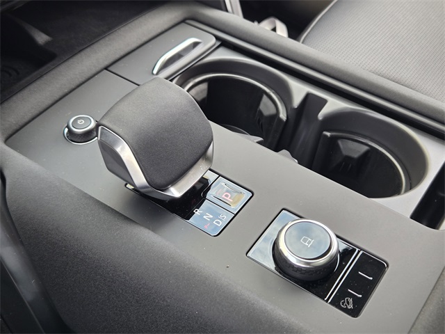 2025 Land Rover Discovery S photo 14