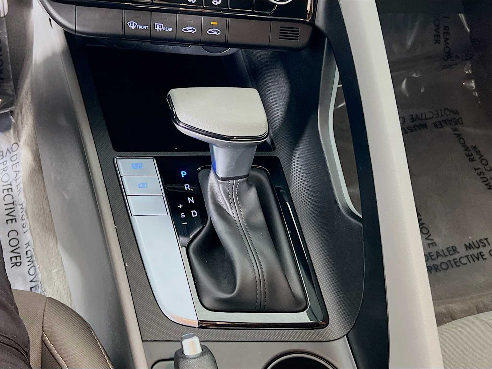 2024 Hyundai Elantra SEL photo 17