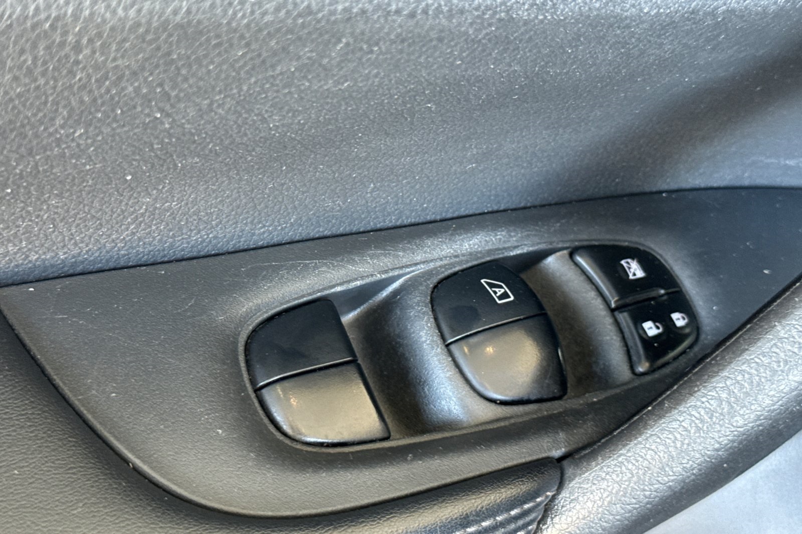 2018 Nissan Rogue S photo 9
