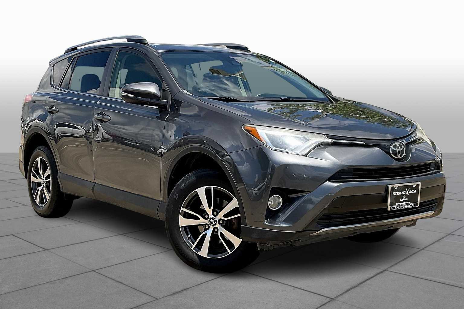 2017 Toyota RAV4 XLE photo 2