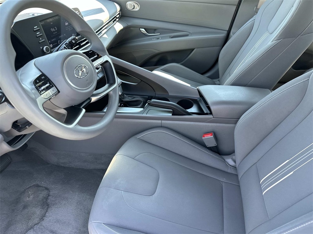 2023 Hyundai Elantra SEL photo 13