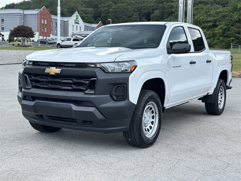 2025 Chevrolet Colorado LT photo 2