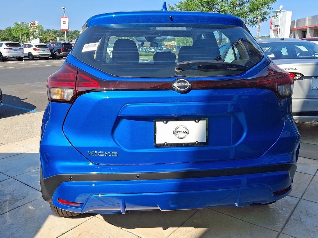 2025 Nissan Kicks Play S photo 4