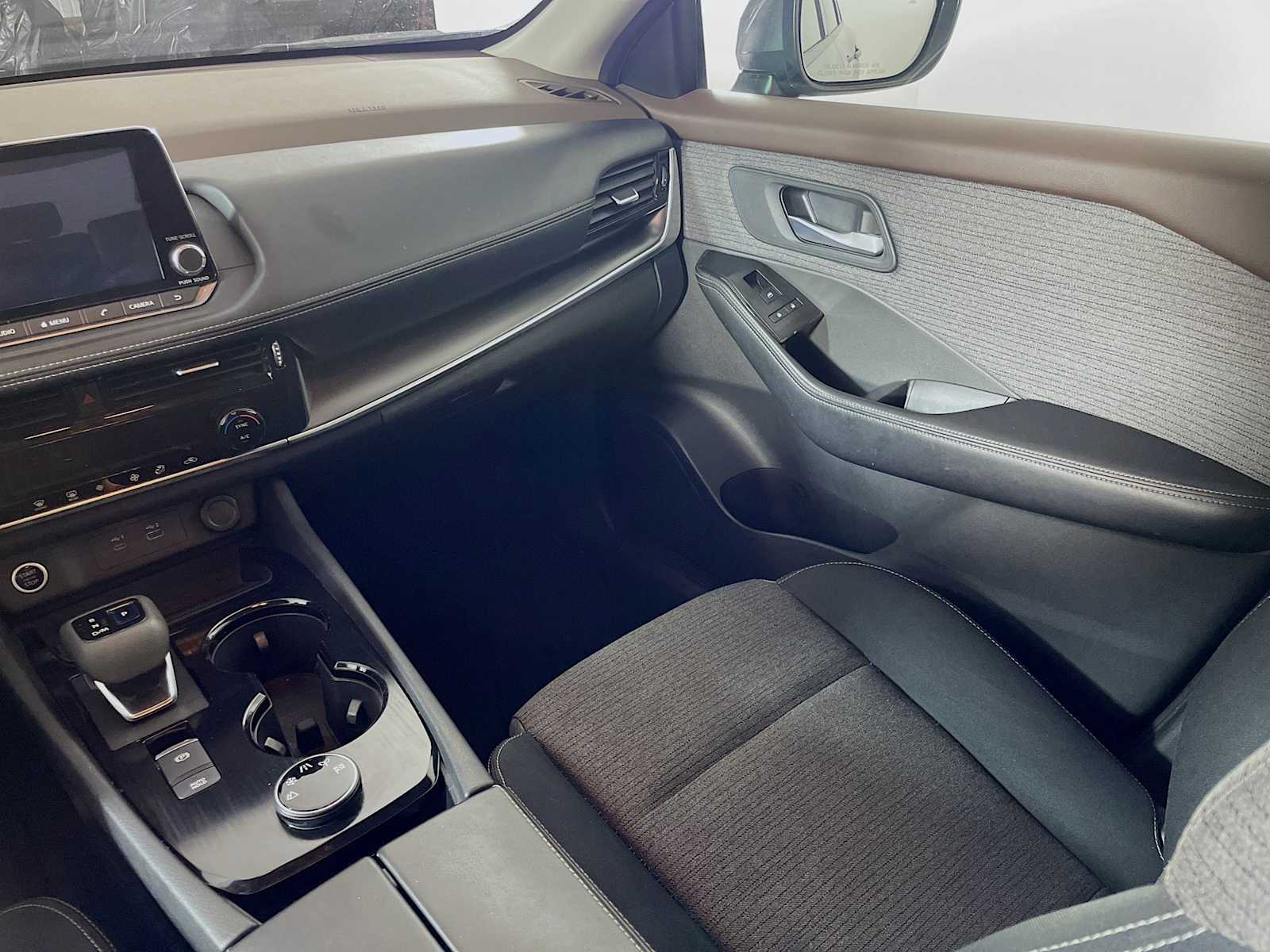 2021 Nissan Rogue SV photo 20