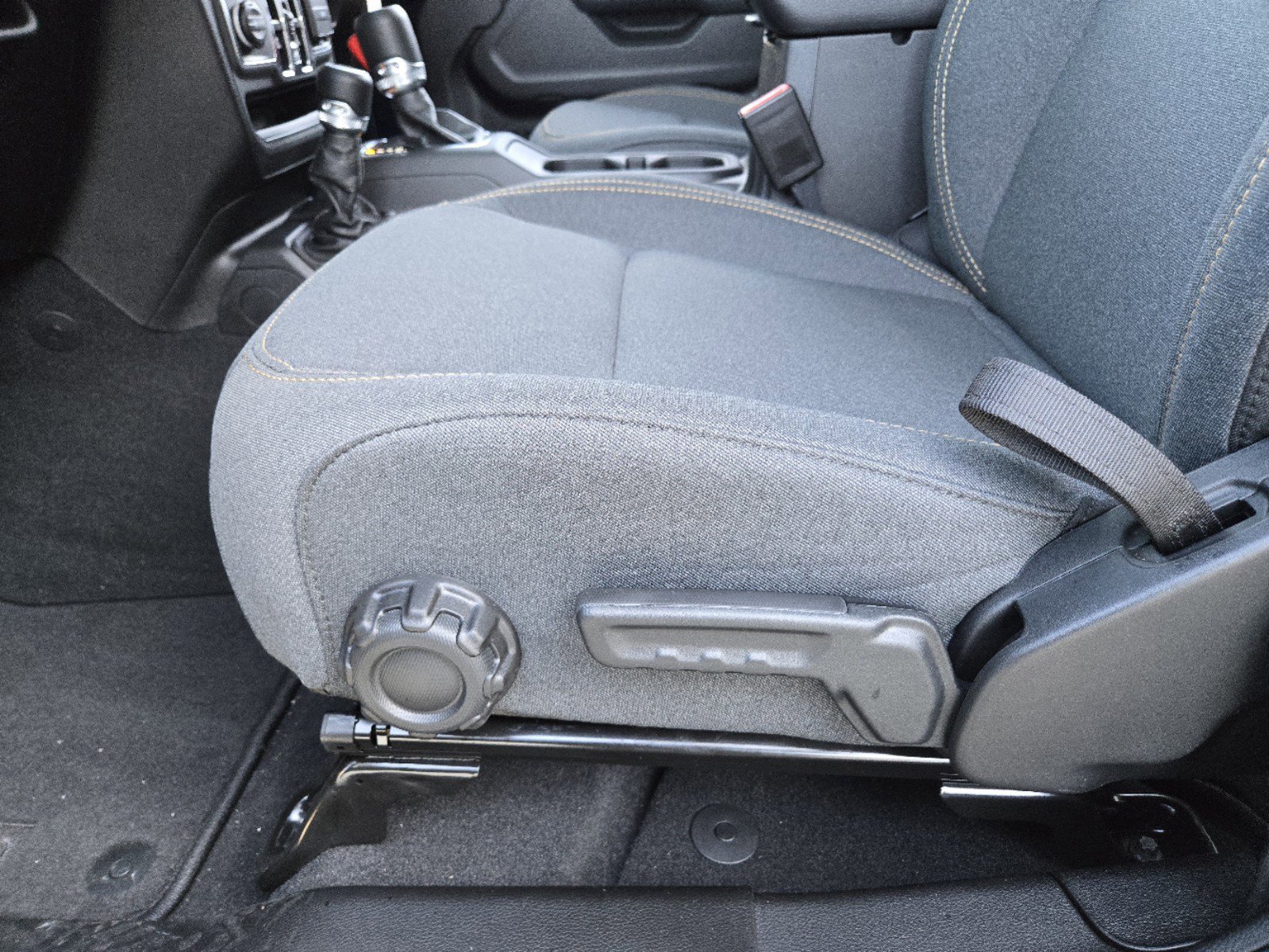 2025 Jeep Gladiator photo 19