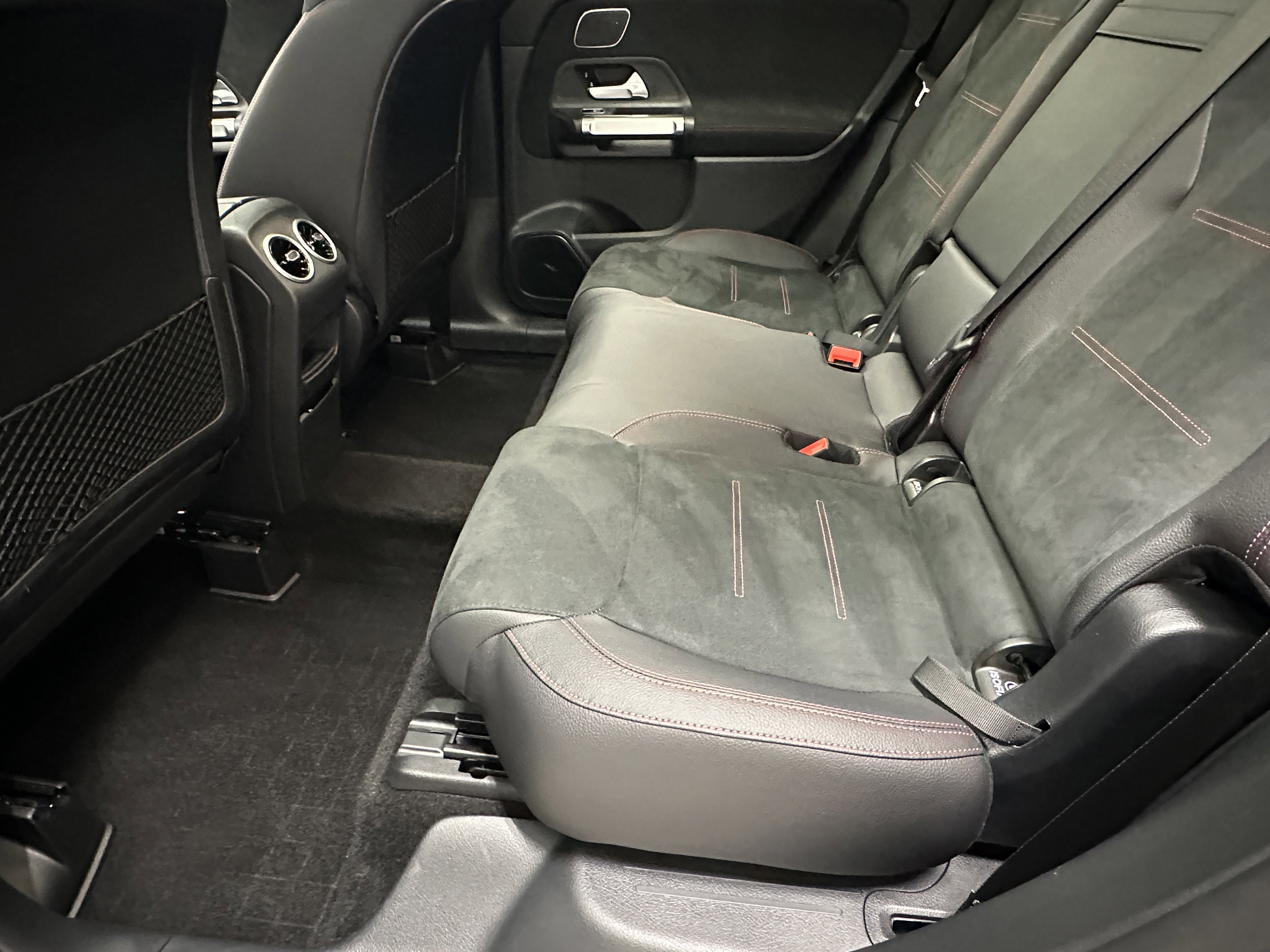 2024 Mercedes Benz GLB 250 photo 14
