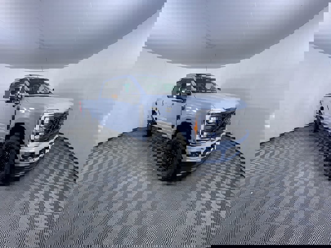 2026 Ford F-250 Lariat photo 2